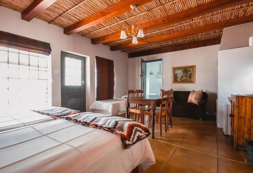اتاق خانوادگی, Cypress Cottage Guest House