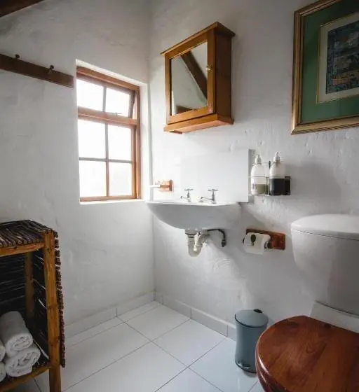 اتاق راحتی, Cypress Cottage Guest House