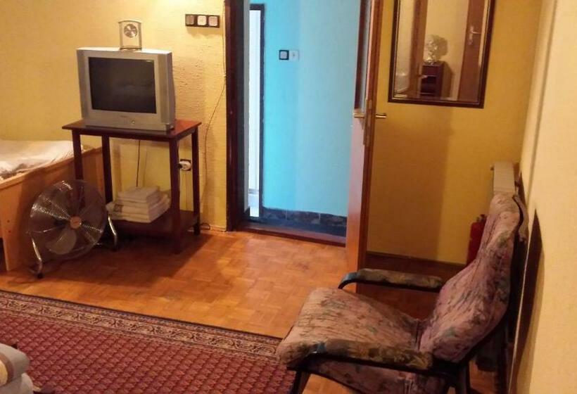 اتاق استاندارد سه نفره, Guest House Gaja