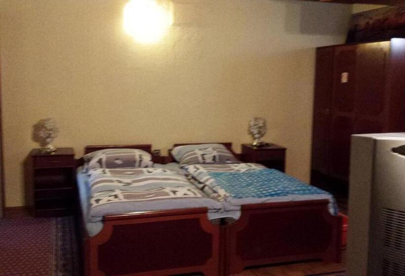 اتاق استاندارد سه نفره, Guest House Gaja