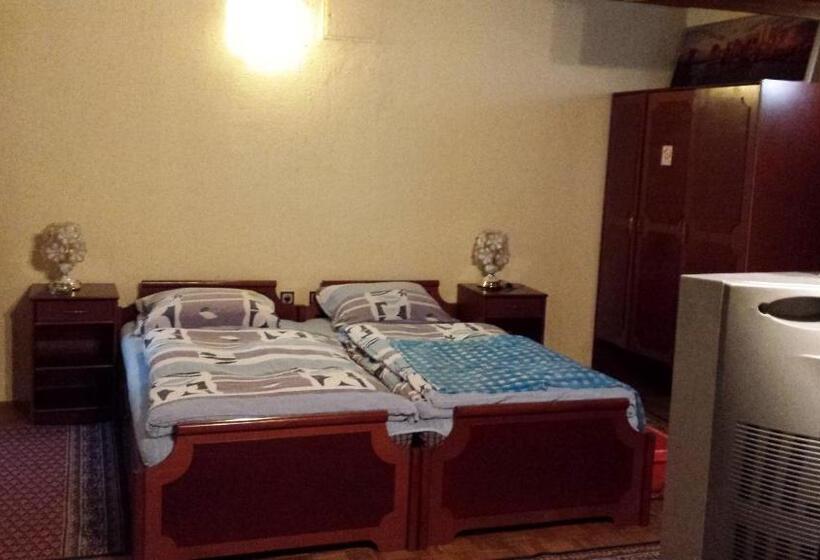 اتاق استاندارد سه نفره, Guest House Gaja