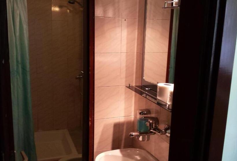 اتاق استاندارد یک تخته با سرویس بهداشتی مشترک, Guest House Gaja