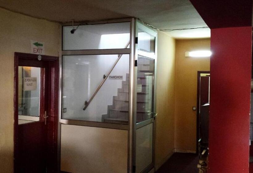 اتاق استاندارد با سرویس بهداشتی مشترک, Guest House Gaja