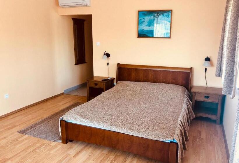 غرفة عائلية, Horváth Vendégház