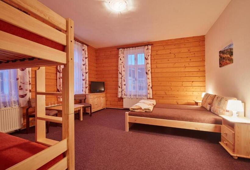 חדר משפחתי, Penzion Flora