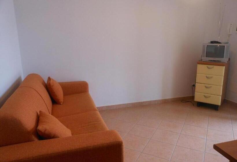 דירת חדר, Villa Giambona