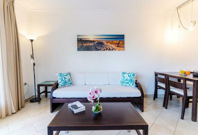 דירת חדר, Apartamentos Royal Life