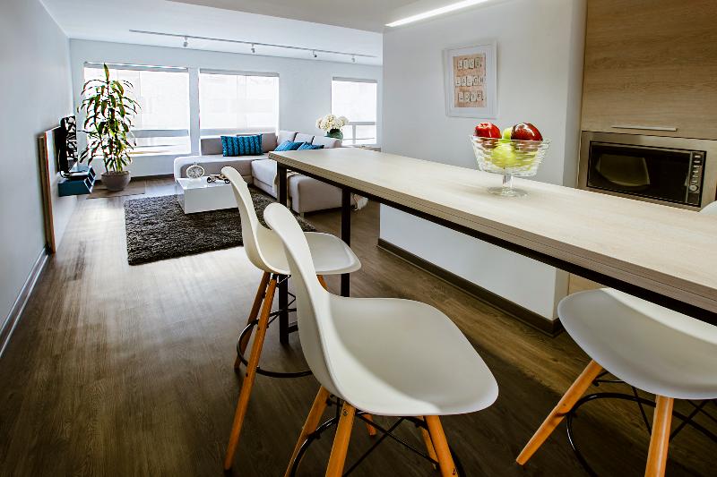 Suite, Daniel S Apart