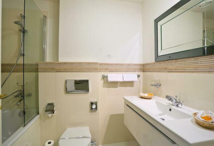 اتاق استاندارد سه نفره, Elysee