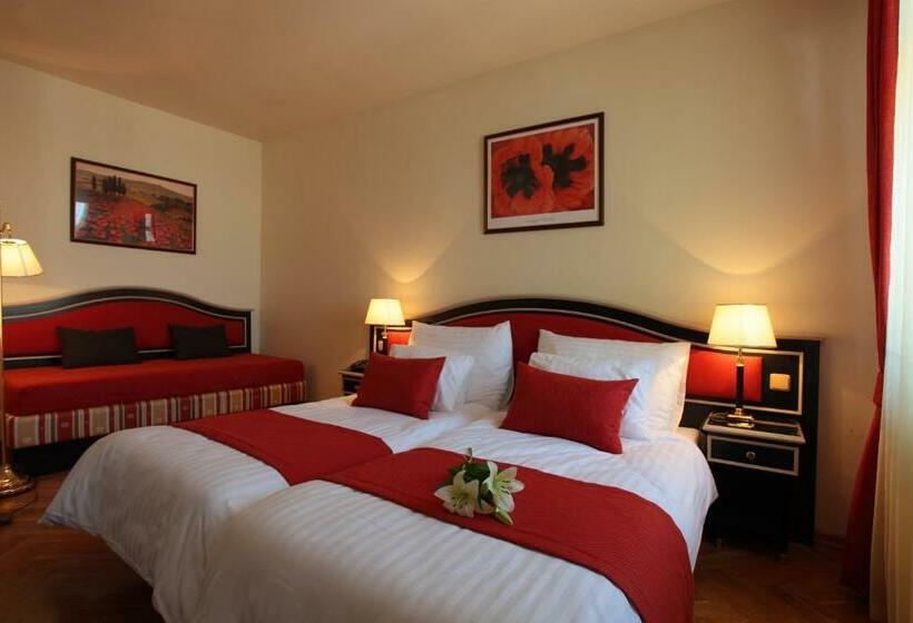 اتاق استاندارد سه نفره, Elysee