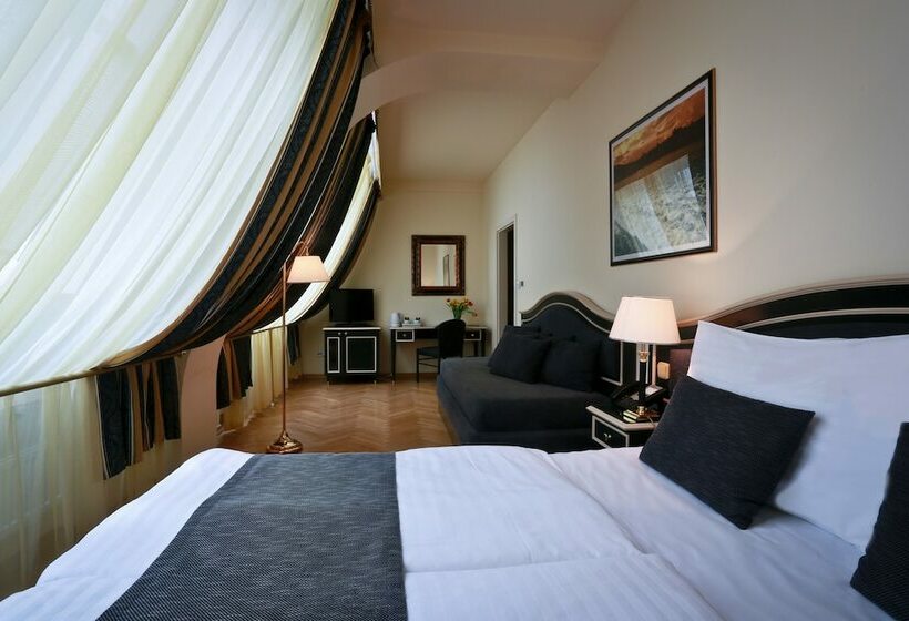 اتاق استاندارد سه نفره, Elysee