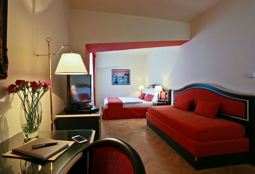 اتاق استاندارد سه نفره, Elysee