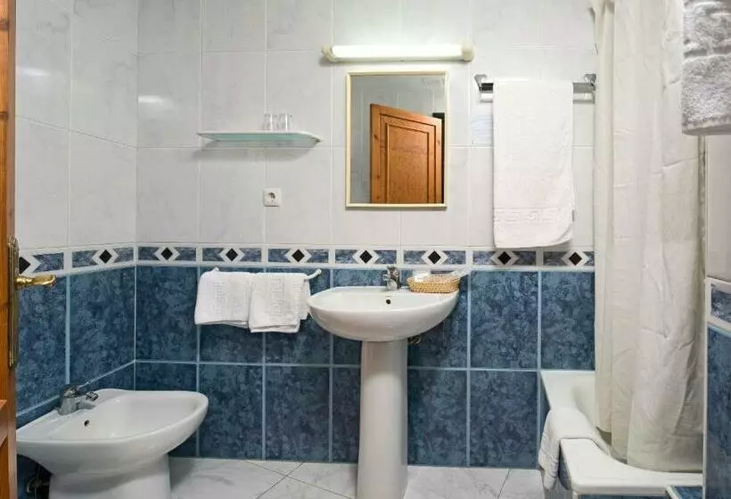 اتاق استاندارد سه نفره, Hostal Mari
