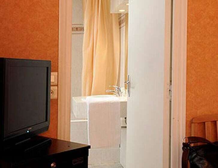 اتاق استاندارد سه نفره, Auriane Porte De Versailles