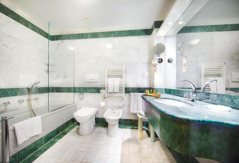 اتاق لوکس با چشم‌انداز, Colombina