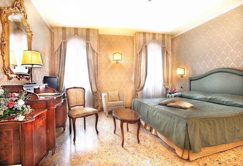 اتاق لوکس با چشم‌انداز, Colombina