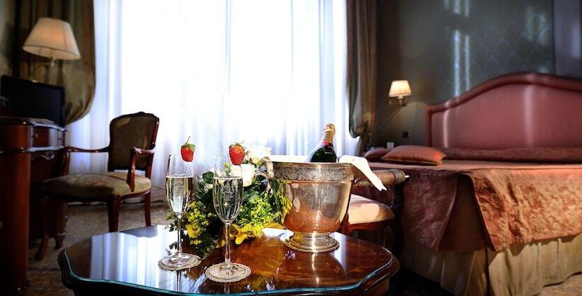 اتاق لوکس با چشم‌انداز, Colombina