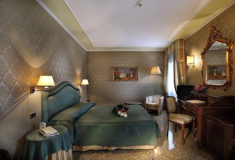 اتاق لوکس با چشم‌انداز, Colombina