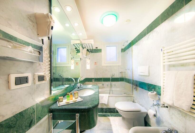 اتاق لوکس با چشم‌انداز, Colombina