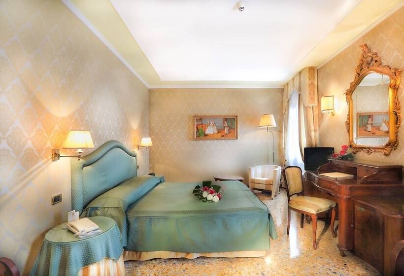 اتاق لوکس با چشم‌انداز, Colombina