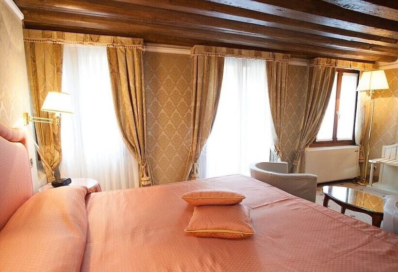 اتاق لوکس با چشم‌انداز, Colombina