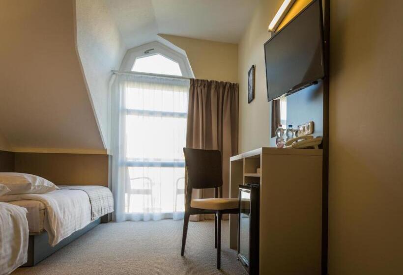 اتاق استاندارد, Corvin Hotel Budapest Corvin Wing
