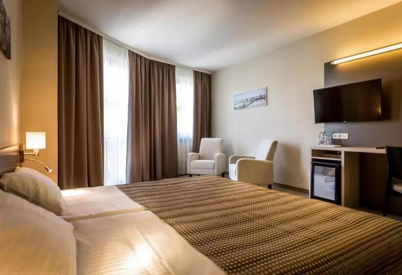 スタンダードトリプルルーム, Corvin Hotel Budapest Corvin Wing