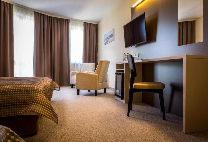 스탠다드 트리플 룸, Corvin Hotel Budapest Corvin Wing