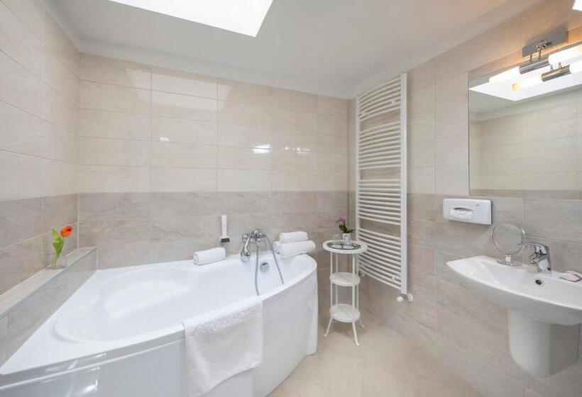 스위트, Corvin Hotel Budapest Corvin Wing