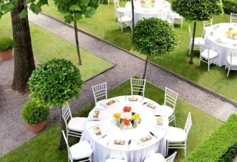 سوئیت جونیور با چشم‌انداز باغ, Four Seasons Hotel Milano