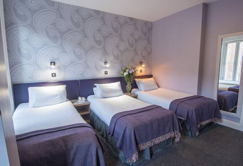 חדר סטנדרט לשלושה, Jackson Court