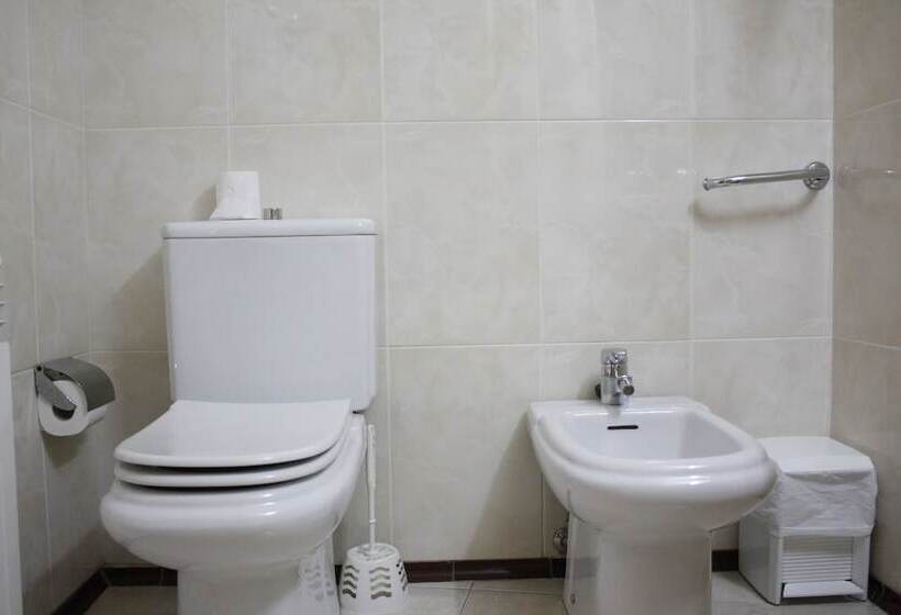 غرفة قياسية رباعية, Juan Canejan