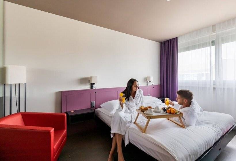 اتاق استاندارد, Les Nations