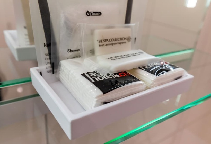 اتاق استاندارد سه نفره, Les Nations