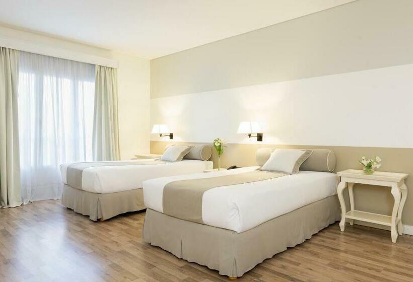 管理人员工作室, Loi Suites Recoleta