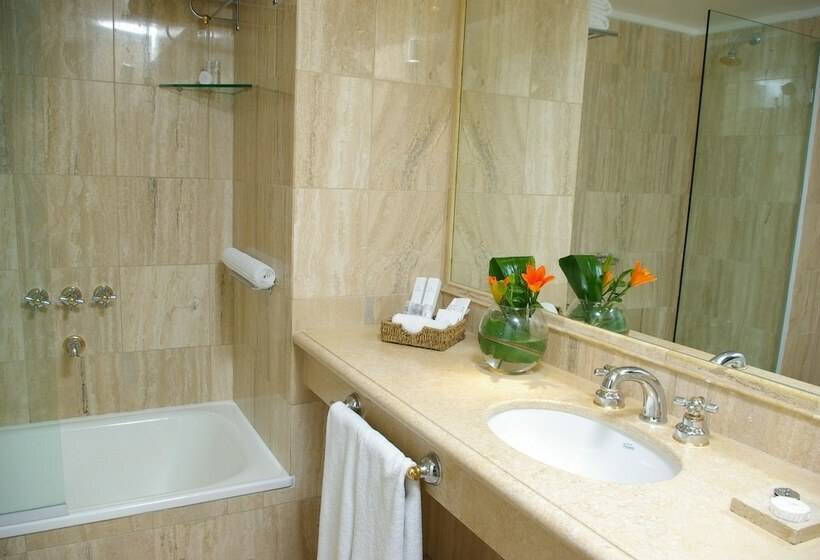 管理人员工作室, Loi Suites Recoleta