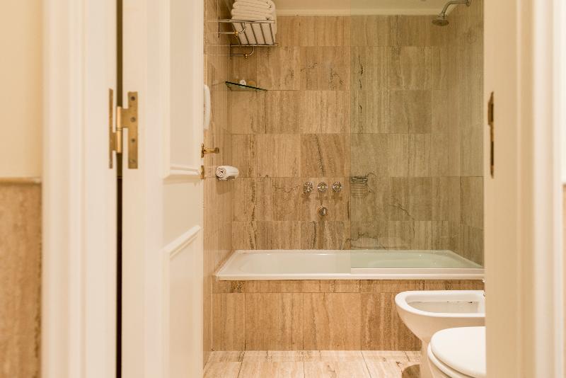 استودیوی استاندارد, Loi Suites Recoleta