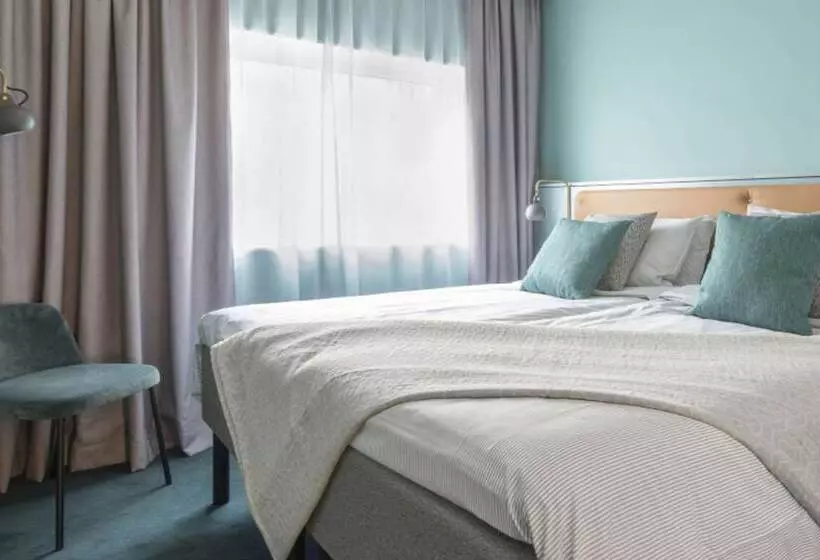 اتاق خانوادگی, Quality Hotel The Mill