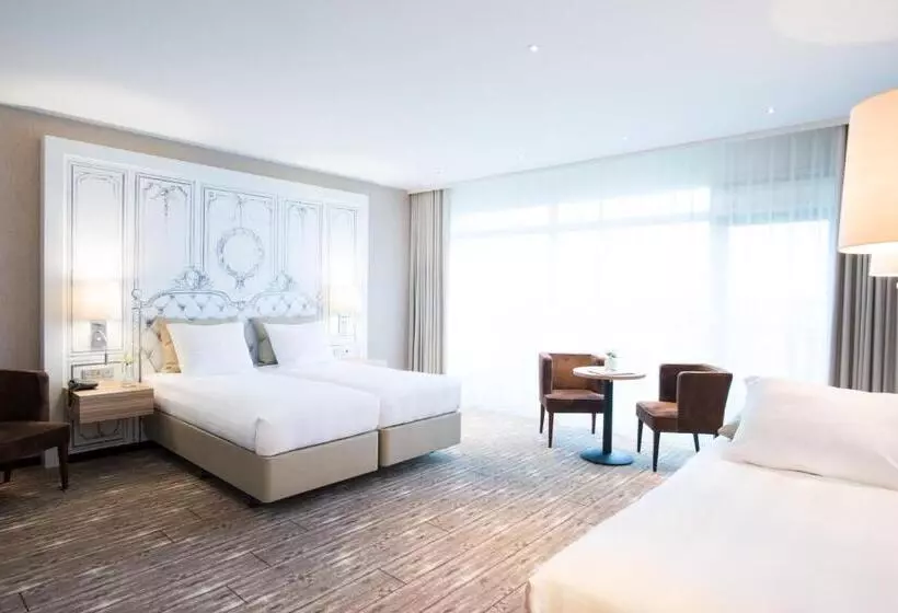 Comfort Triple Room, Van Der Valk Hotel Schiphol