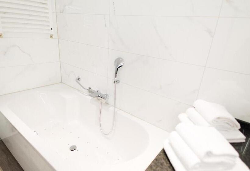 غرفة كومفورت ثلاثية, Van Der Valk Hotel Schiphol