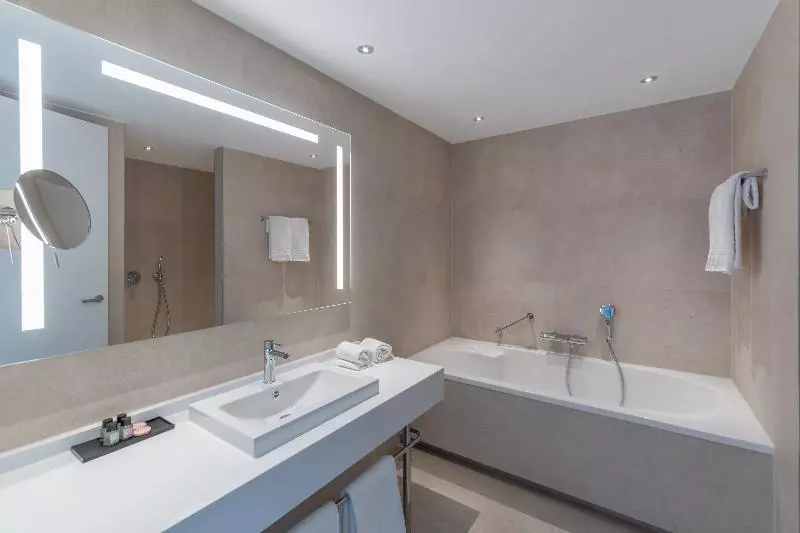 Deluxe Room, Van Der Valk Hotel Schiphol