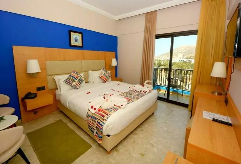 سوییت, Oasis Hotel & Spa