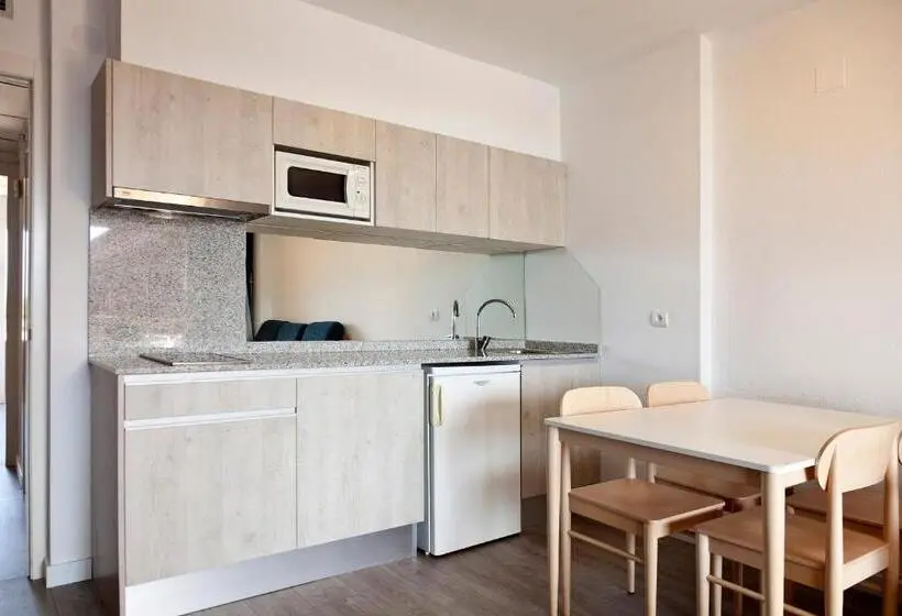 Standard Kolmen Hengen Huone Näkymä, Voramar Cambrils