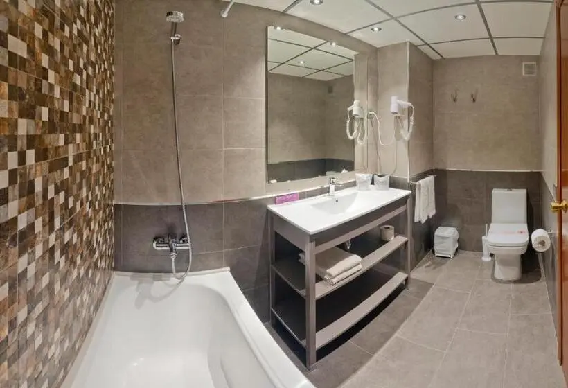 Standard Kolmen Hengen Huone Näkymä, Voramar Cambrils