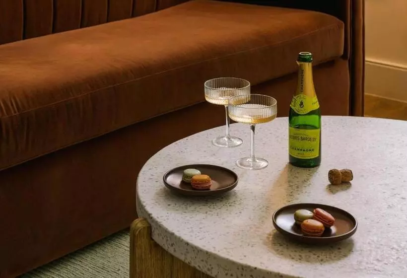 سوئیت با تخت بزرگ, Sonder The Deco
