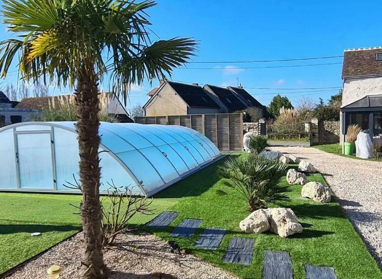 منزل غرفتين نوم, Gîte Atypique 2 à 8 Personnes Avec Piscine Jacuzzi Proche Châteaux De La Loire