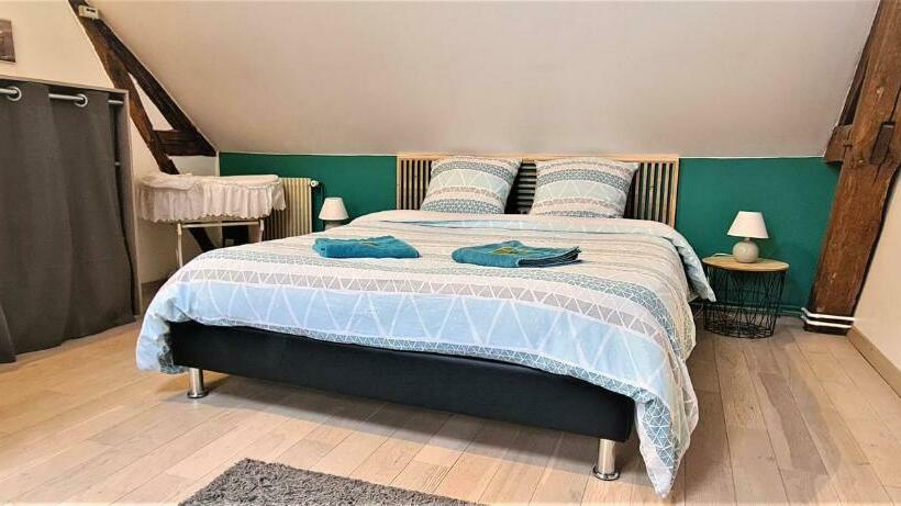 منزل غرفتين نوم, Gîte Atypique 2 à 8 Personnes Avec Piscine Jacuzzi Proche Châteaux De La Loire