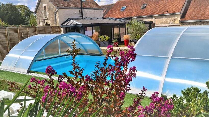 منزل غرفتين نوم, Gîte Atypique 2 à 8 Personnes Avec Piscine Jacuzzi Proche Châteaux De La Loire