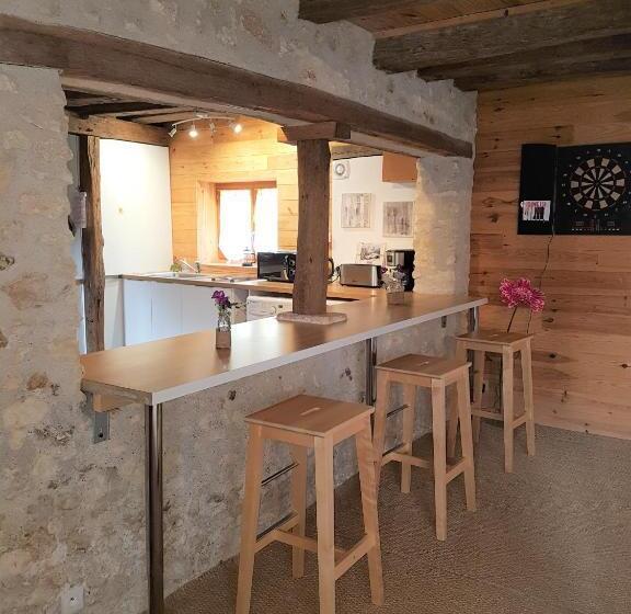 منزل غرفتين نوم, Gîte Atypique 2 à 8 Personnes Avec Piscine Jacuzzi Proche Châteaux De La Loire