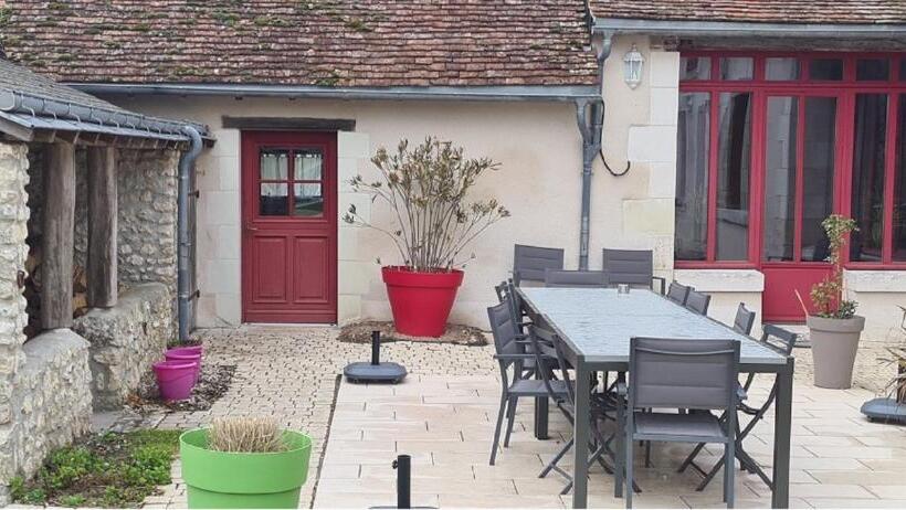 منزل غرفتين نوم, Gîte Atypique 2 à 8 Personnes Avec Piscine Jacuzzi Proche Châteaux De La Loire